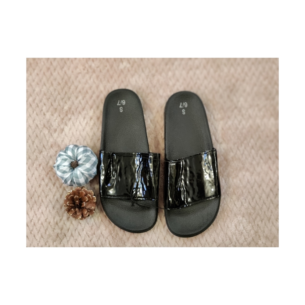 FREE WITH PURCHASE OVER $10 Rue21 Brand New Slides